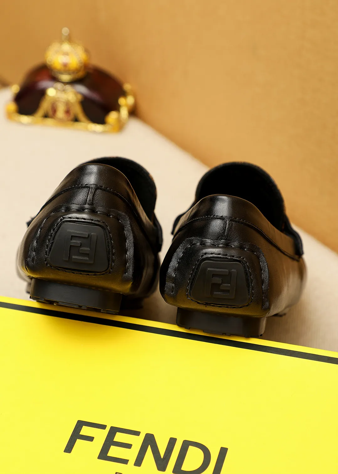 Men's shoes 💰380 💐 Product trademark: FENDI [Fendi] Doudou shoes Regular size: 38-44 (45.46.47🉑️Customized) Product materials: Selected imported first-layer calfskin upper + luxury hardware buckle, imported pig 🐖 lining. Strong three-dimensional visual effect, original outsole color: 1⃣️color optional
